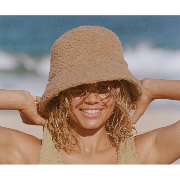 LACK OF COLOR TEDDY BUCKET HAT - CAMEL - Picture 4 of 15